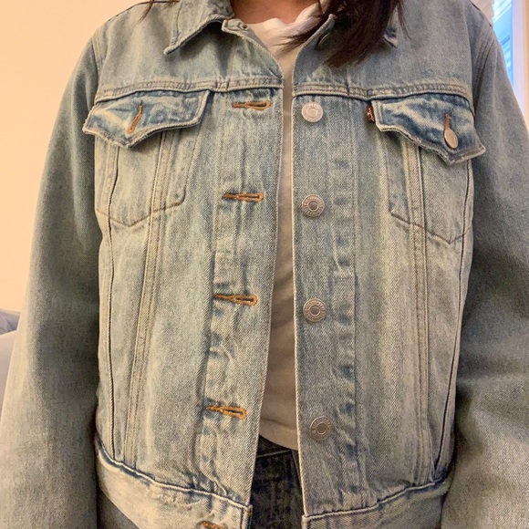 Levi’s light wash denim jacket - Picture 3 of 6